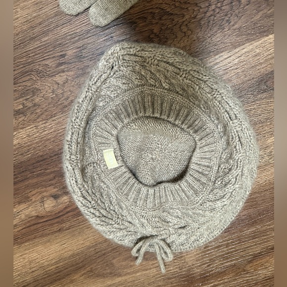 Ugg Beanie Bundle - Picture 5 of 11